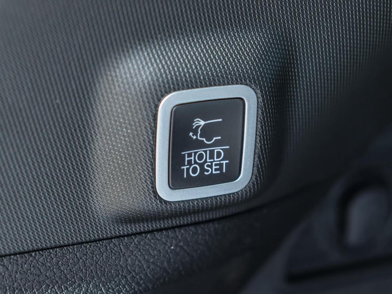 2023 Jeep Grand Cherokee 4xe Overland Incl. Panoramic Sunroof   Rear Seat Video Photo