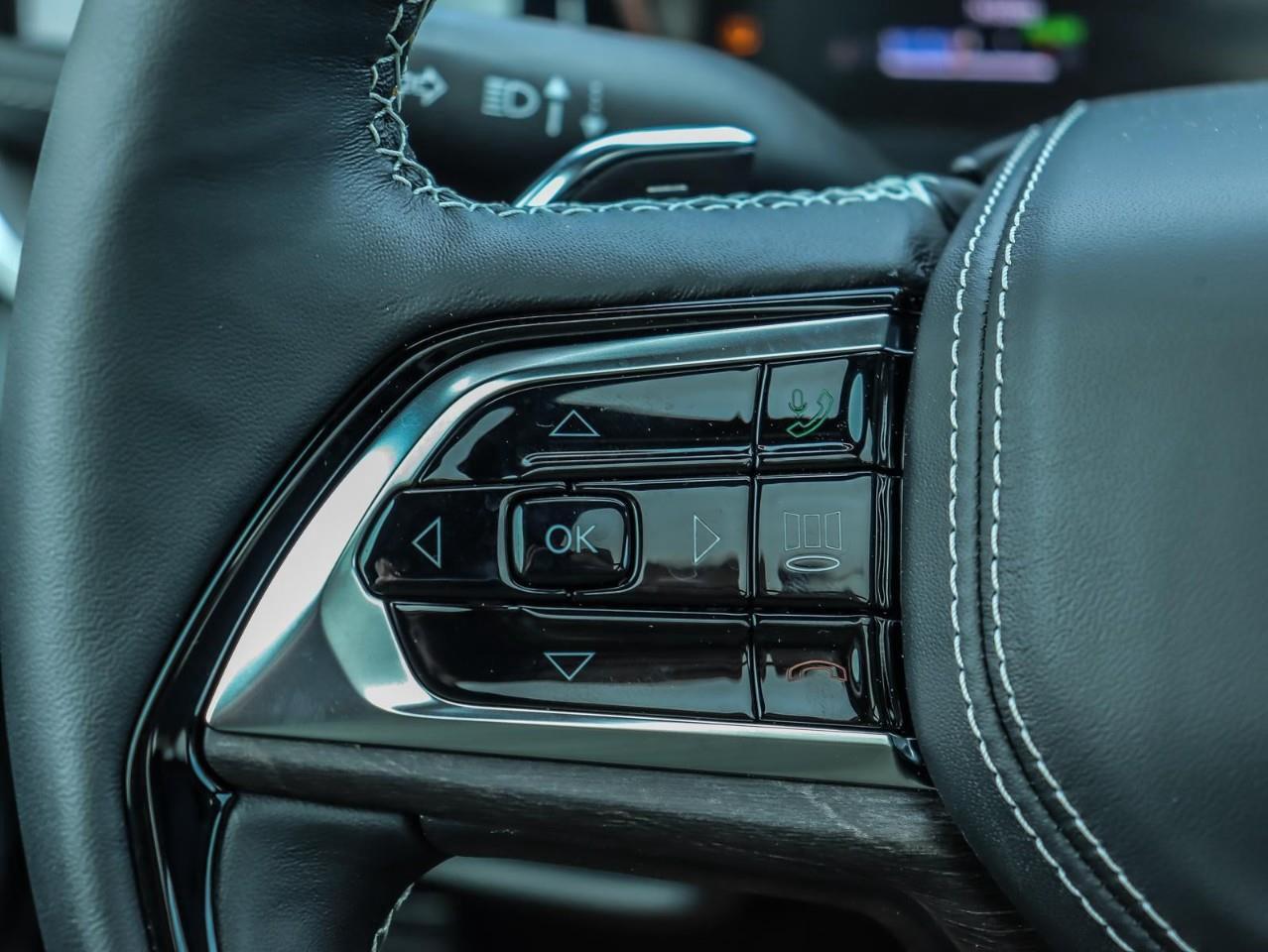 2023 Jeep Grand Cherokee 4xe Overland Incl. Panoramic Sunroof   Rear Seat Video Photo