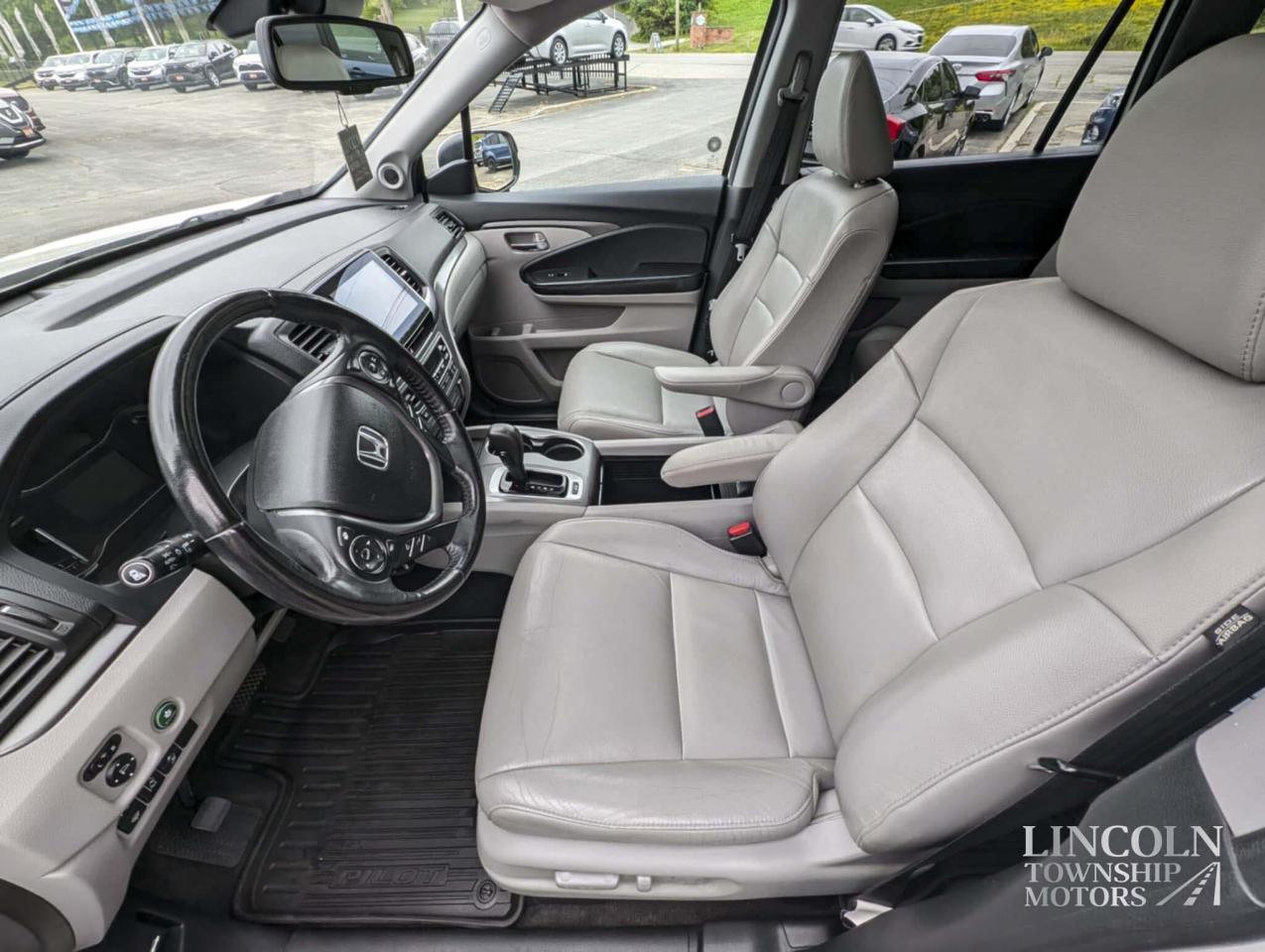 2016 Honda Pilot EX-L - RMT START, CLEAN CARFAX, 8 SEATS, NAV, 4WD Photo