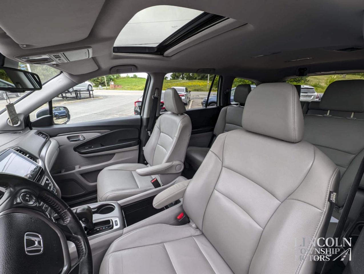 2016 Honda Pilot EX-L - RMT START, CLEAN CARFAX, 8 SEATS, NAV, 4WD Photo