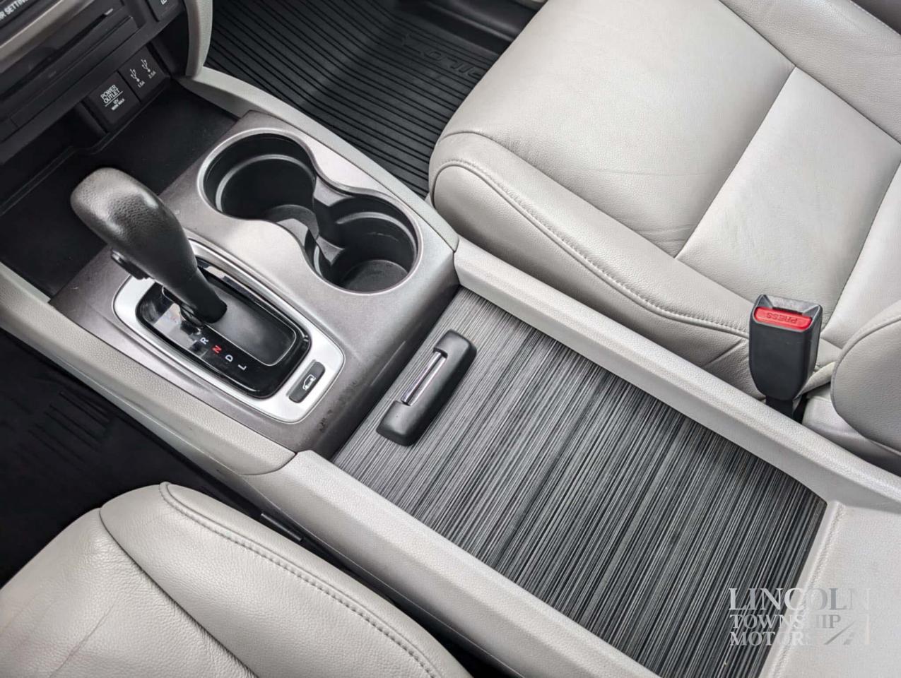 2016 Honda Pilot EX-L - RMT START, CLEAN CARFAX, 8 SEATS, NAV, 4WD Photo