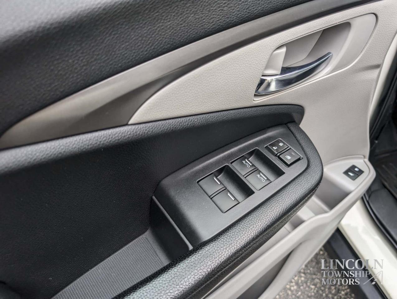 2016 Honda Pilot EX-L - RMT START, CLEAN CARFAX, 8 SEATS, NAV, 4WD Photo