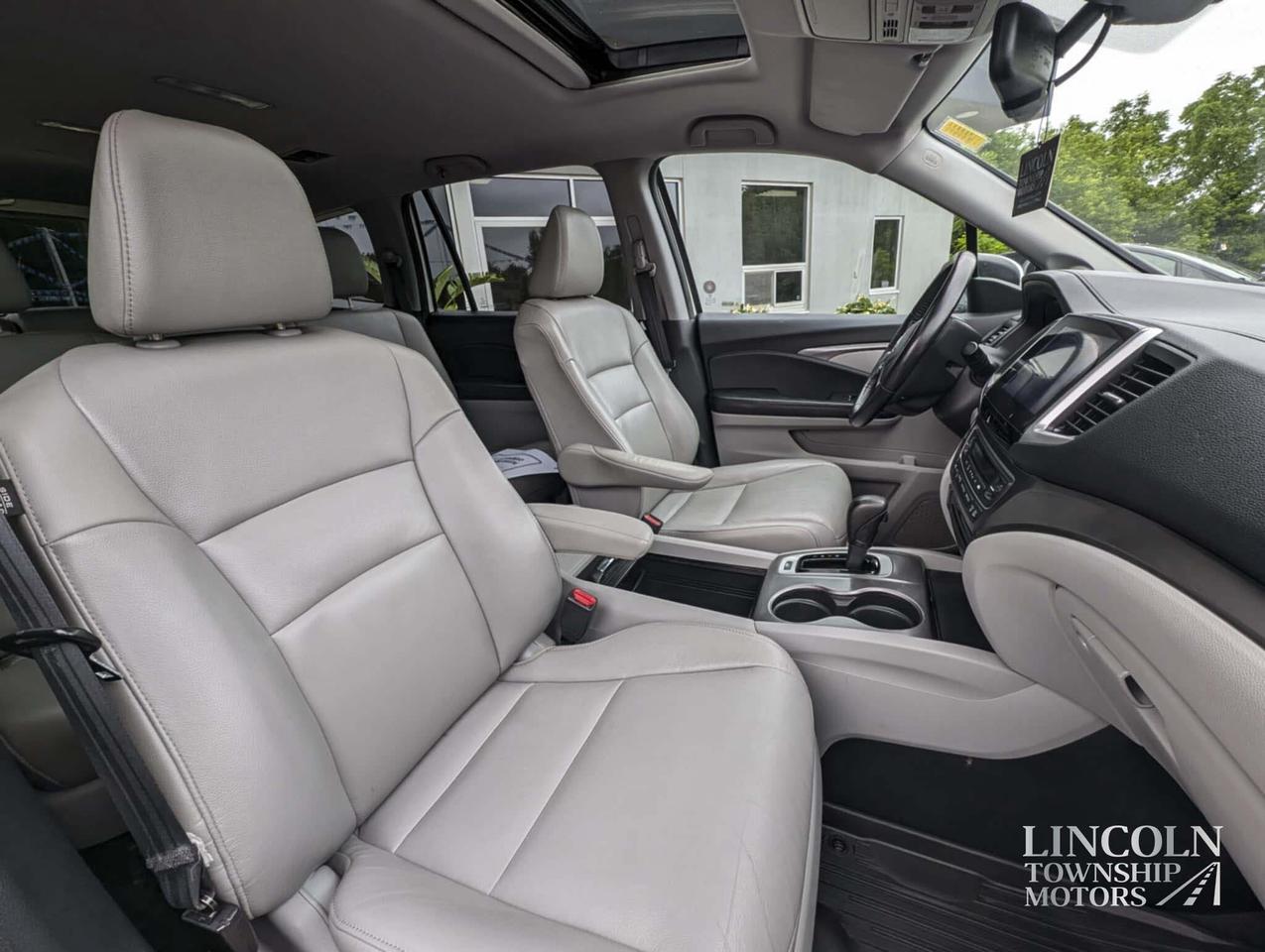 2016 Honda Pilot EX-L - RMT START, CLEAN CARFAX, 8 SEATS, NAV, 4WD Photo