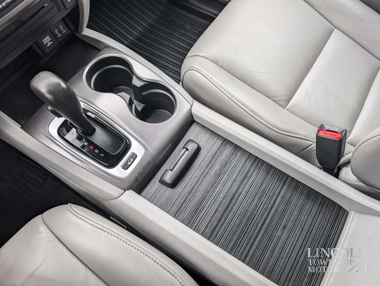 2016 Honda Pilot EX-L - RMT START, CLEAN CARFAX, 8 SEATS, NAV, 4WD Photo