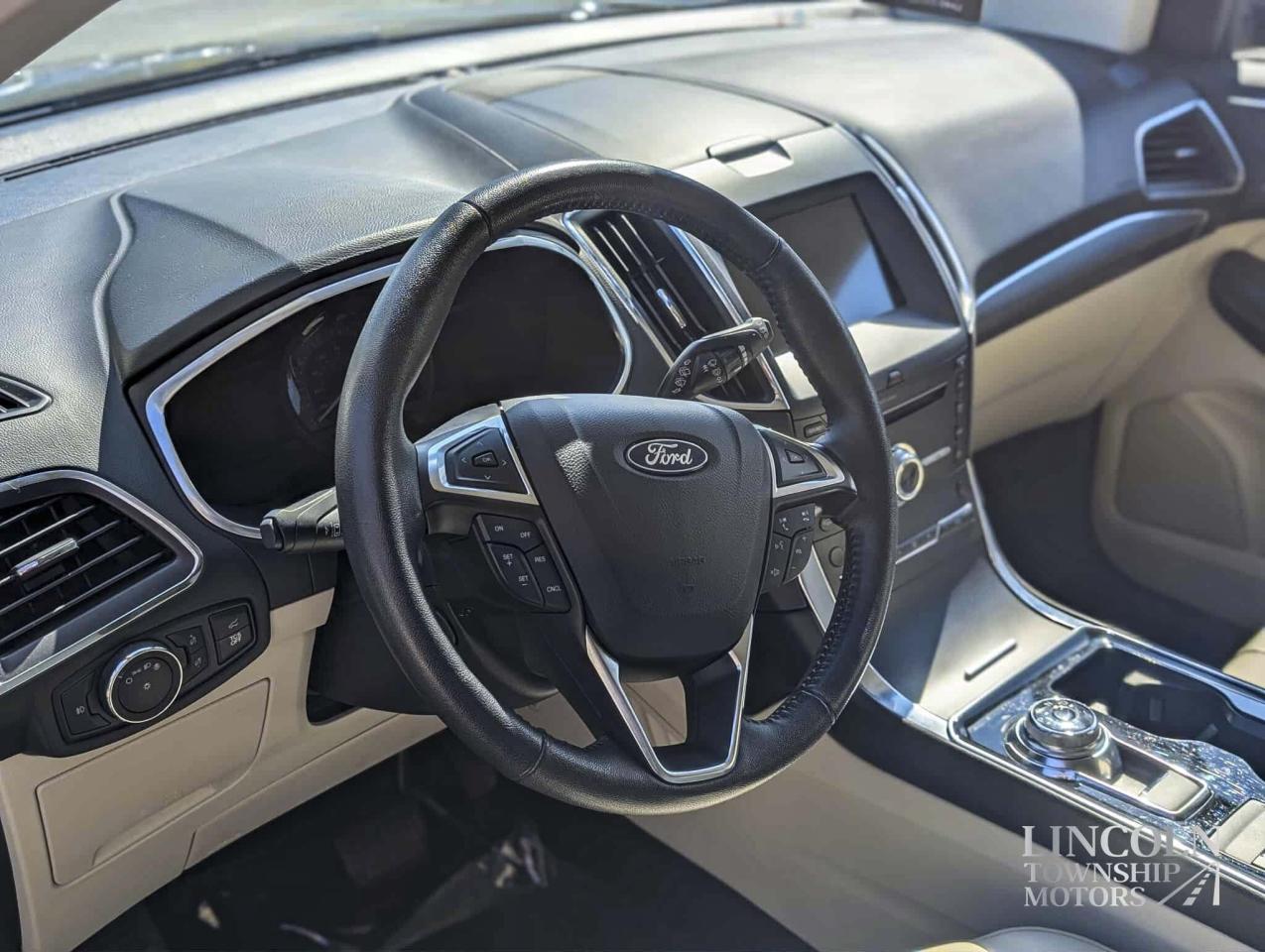 2019 Ford Edge Titanium- CLEAN CARFAX, AWD, RMT START, 2.0L,4 CYL Photo