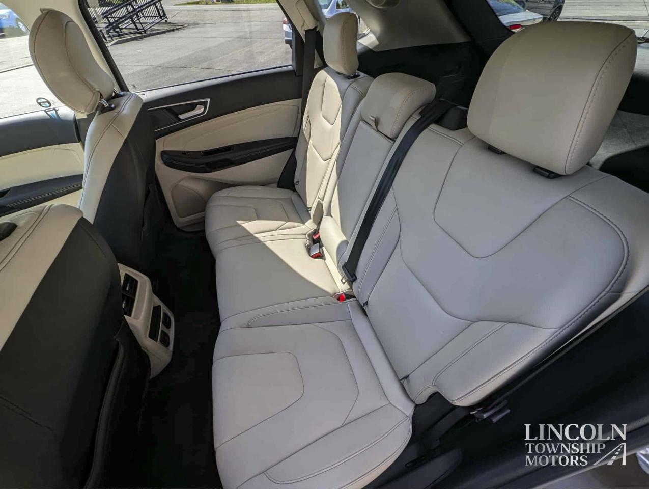 2019 Ford Edge Titanium- CLEAN CARFAX, AWD, RMT START, 2.0L,4 CYL Photo