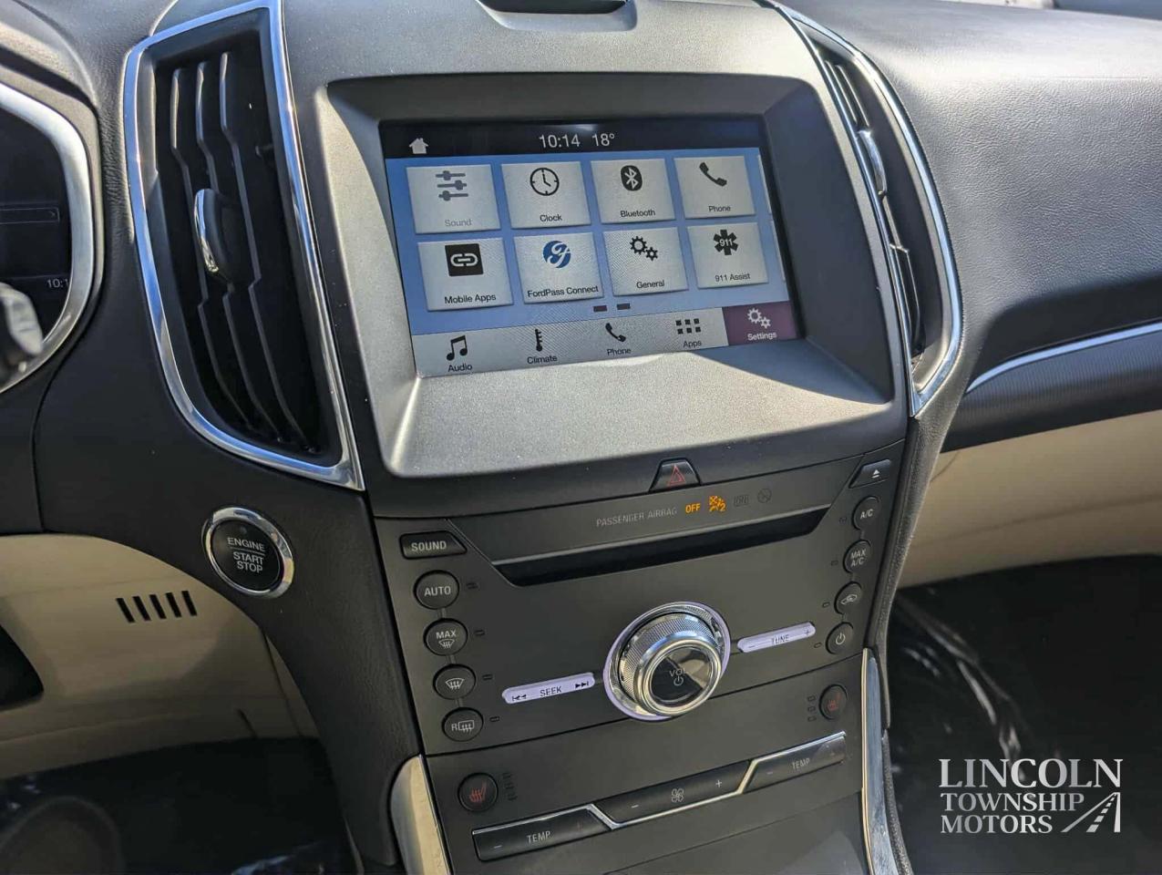 2019 Ford Edge Titanium- CLEAN CARFAX, AWD, RMT START, 2.0L,4 CYL Photo