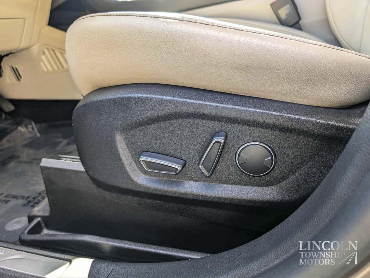 2019 Ford Edge Titanium- CLEAN CARFAX, AWD, RMT START, 2.0L,4 CYL Photo