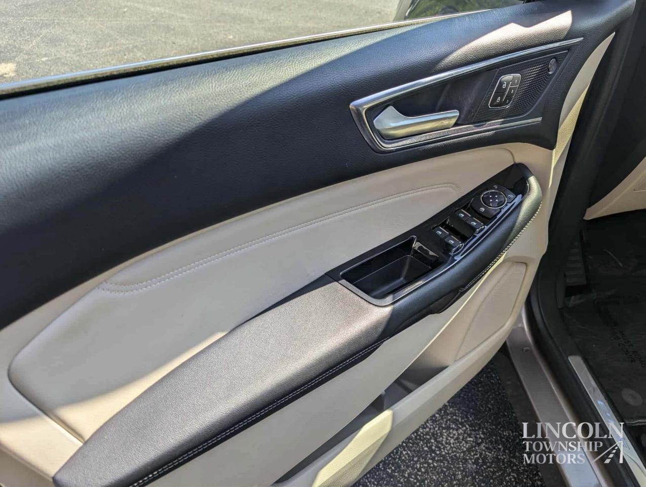 2019 Ford Edge Titanium- CLEAN CARFAX, AWD, RMT START, 2.0L,4 CYL Photo