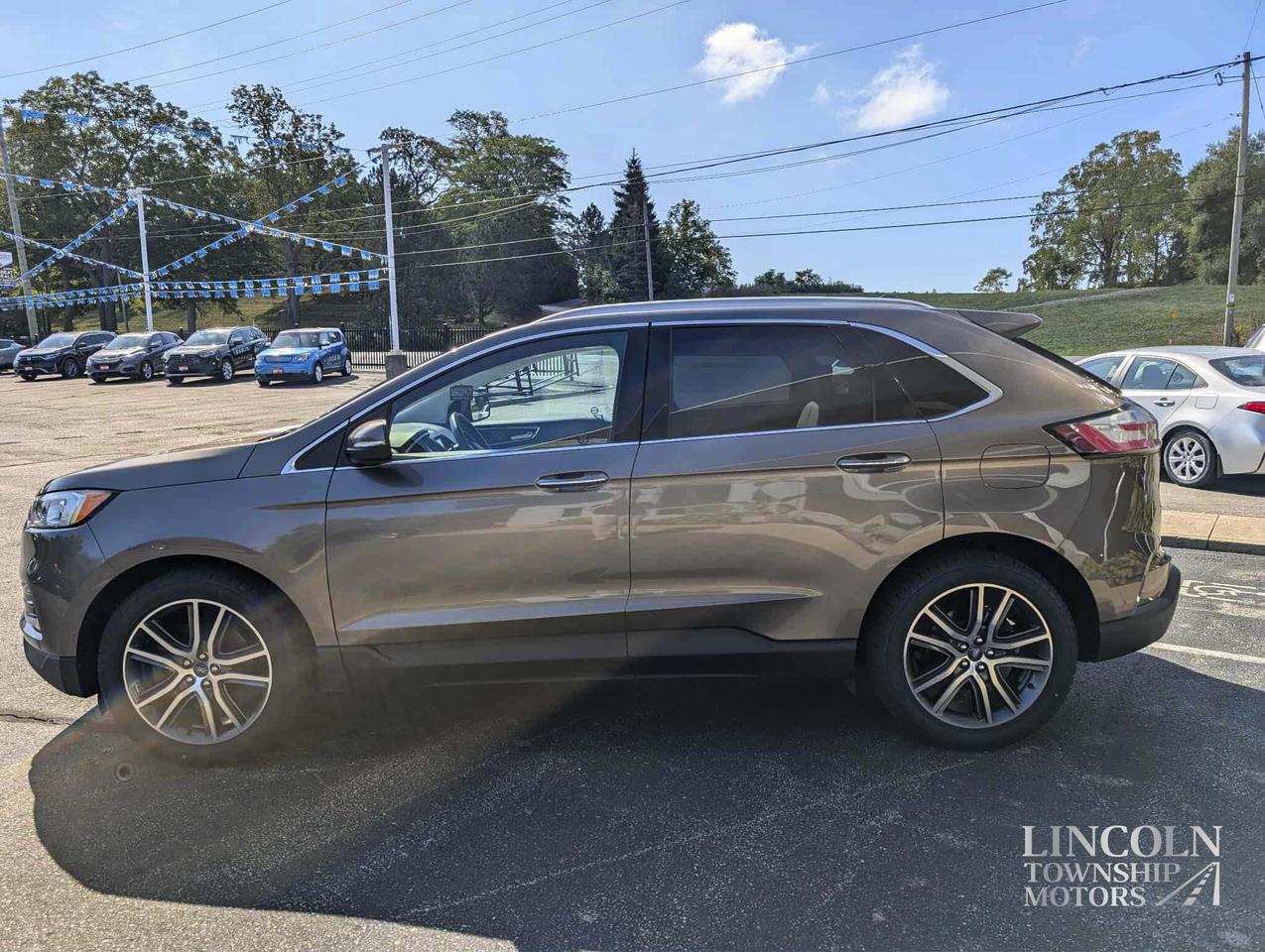 2019 Ford Edge Titanium- CLEAN CARFAX, AWD, RMT START, 2.0L,4 CYL Photo