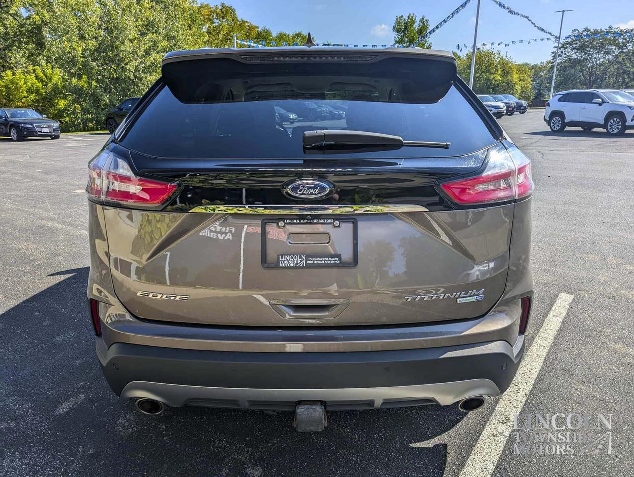 2019 Ford Edge Titanium- CLEAN CARFAX, AWD, RMT START, 2.0L,4 CYL Photo