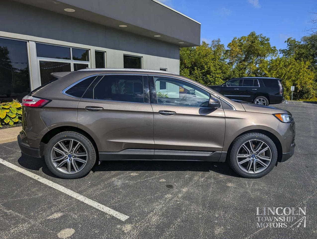 2019 Ford Edge Titanium- CLEAN CARFAX, AWD, RMT START, 2.0L,4 CYL Photo