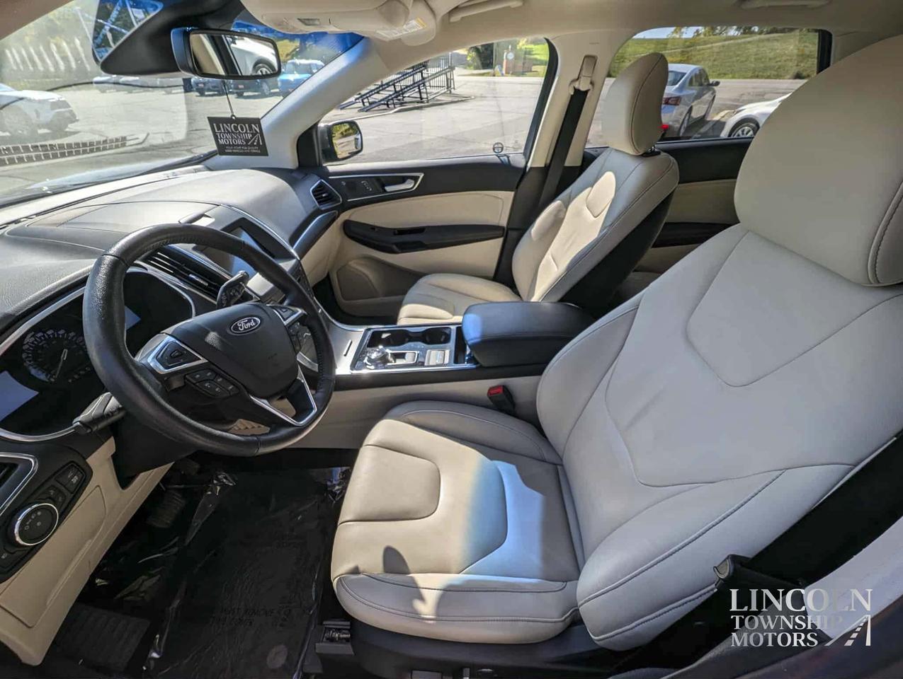 2019 Ford Edge Titanium- CLEAN CARFAX, AWD, RMT START, 2.0L,4 CYL Photo