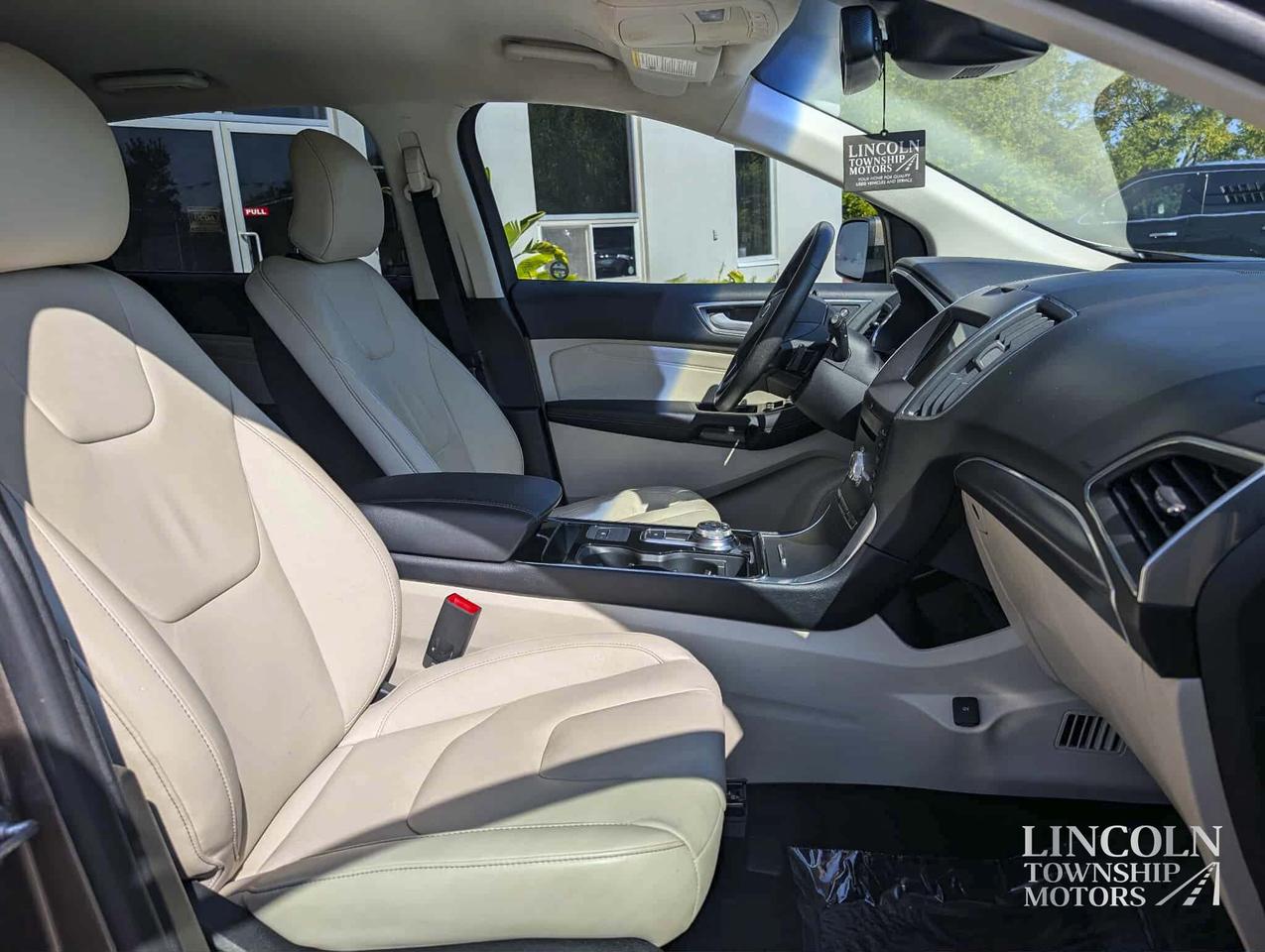 2019 Ford Edge Titanium- CLEAN CARFAX, AWD, RMT START, 2.0L,4 CYL Photo