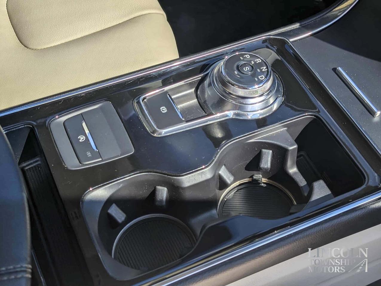 2019 Ford Edge Titanium- CLEAN CARFAX, AWD, RMT START, 2.0L,4 CYL Photo