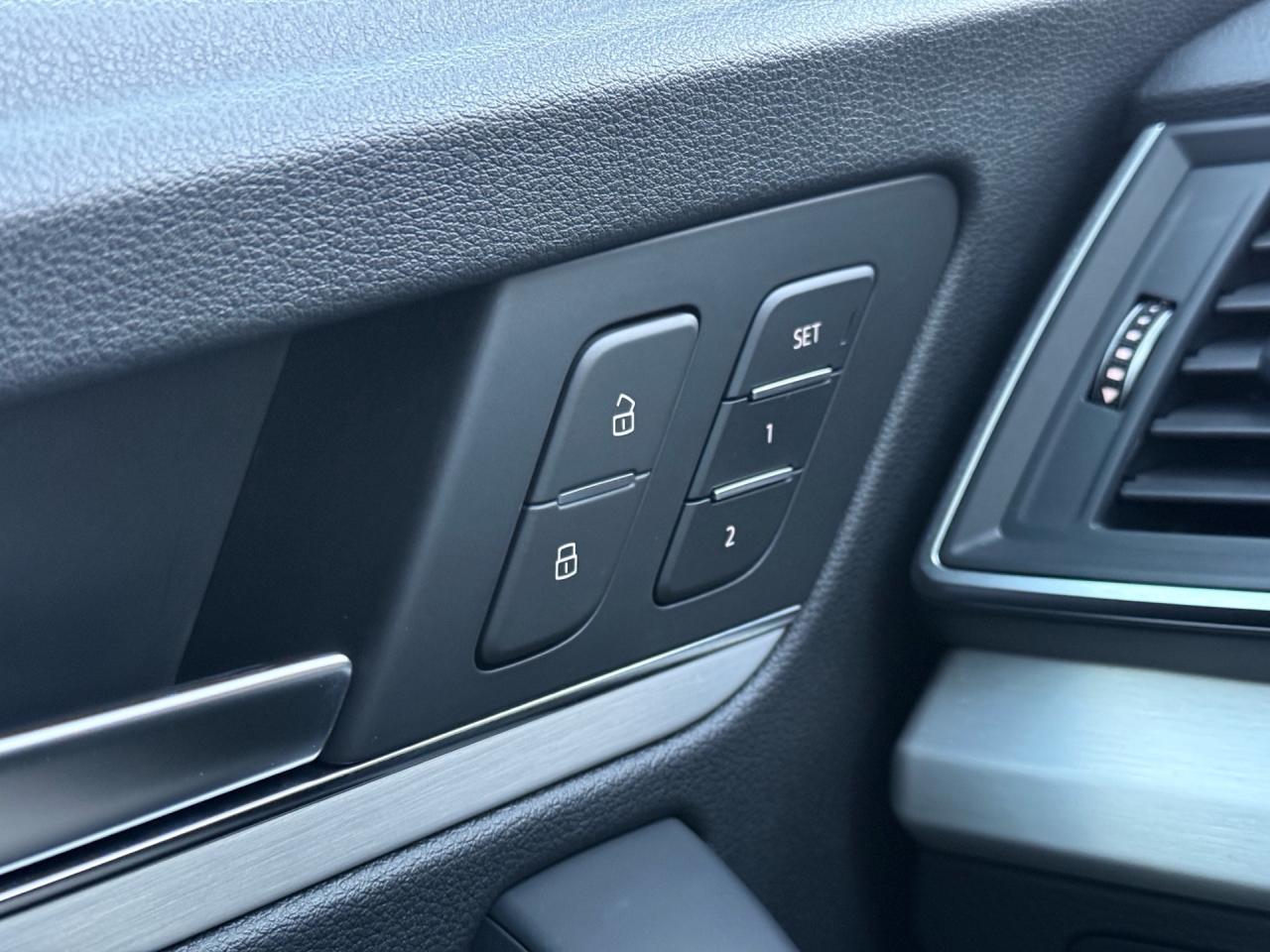 2019 Audi Q5 Technik S-Line quattro  ACCIDENT FREE 1-OWNER Photo