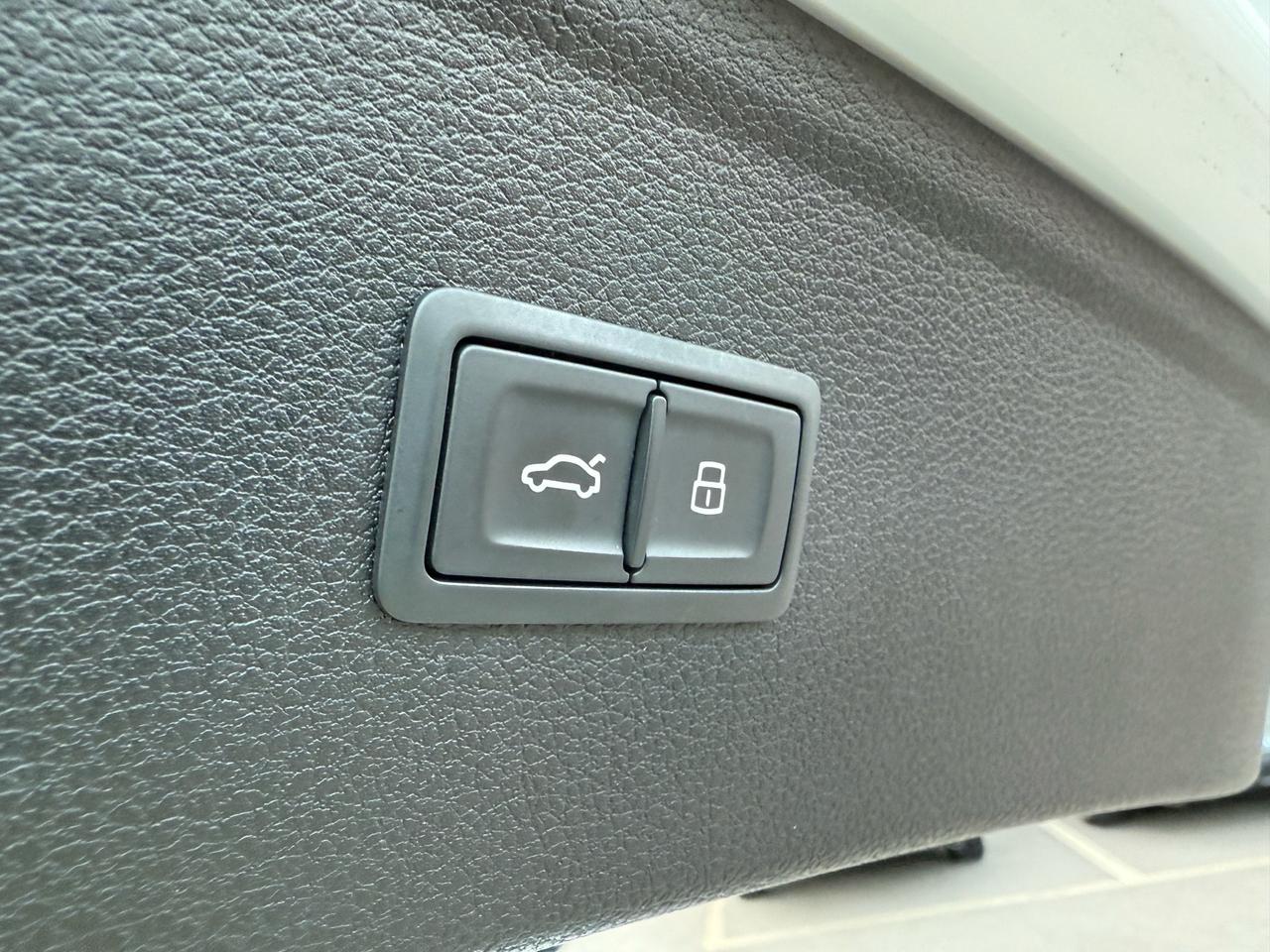 2019 Audi Q5 Technik S-Line quattro  ACCIDENT FREE 1-OWNER Photo