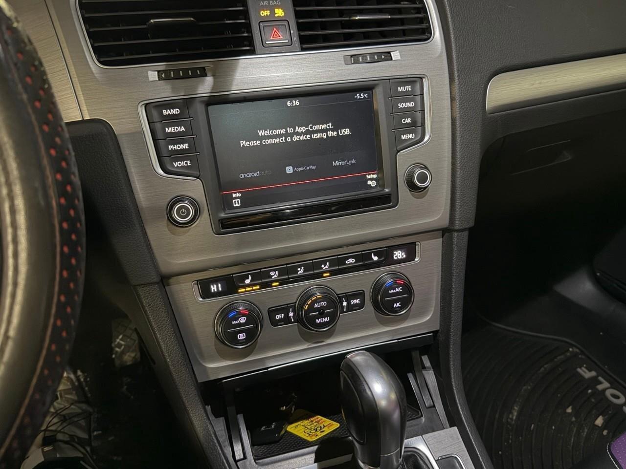 2017 Volkswagen Golf 1.8 TSI ComfortlineAS-TRADED, HTD SEATS, BACKUP CA Photo