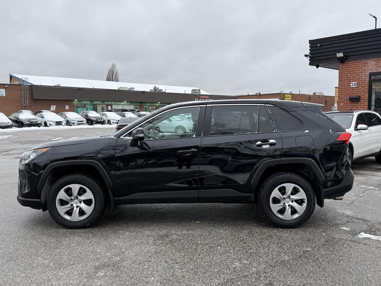 2022 Toyota RAV4 LE l FWD l One Owner l Toyota Warranty l Low Km l Photo4