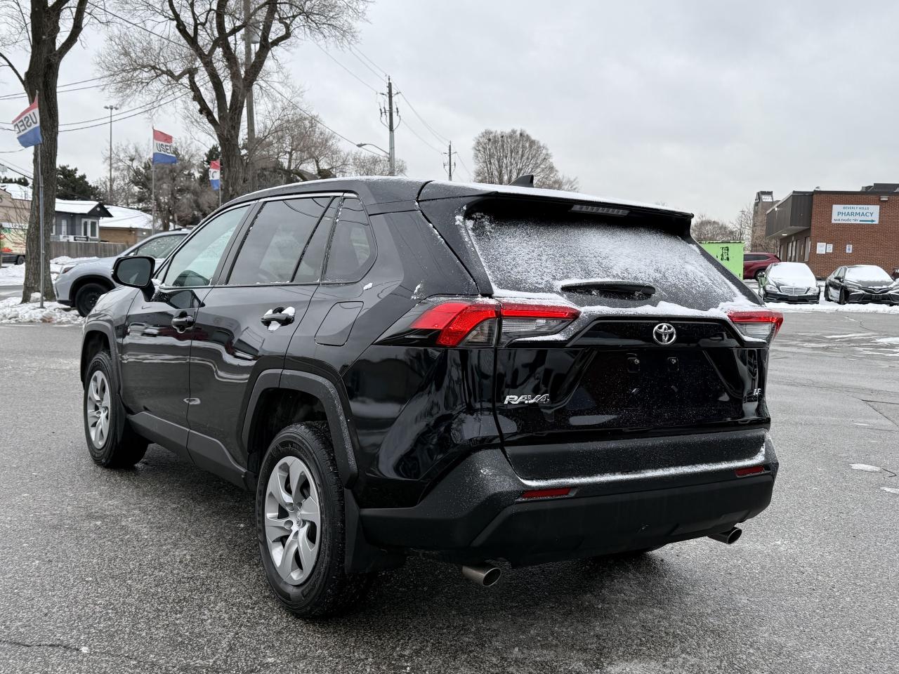 2022 Toyota RAV4 LE l FWD l One Owner l Toyota Warranty l Low Km l Photo