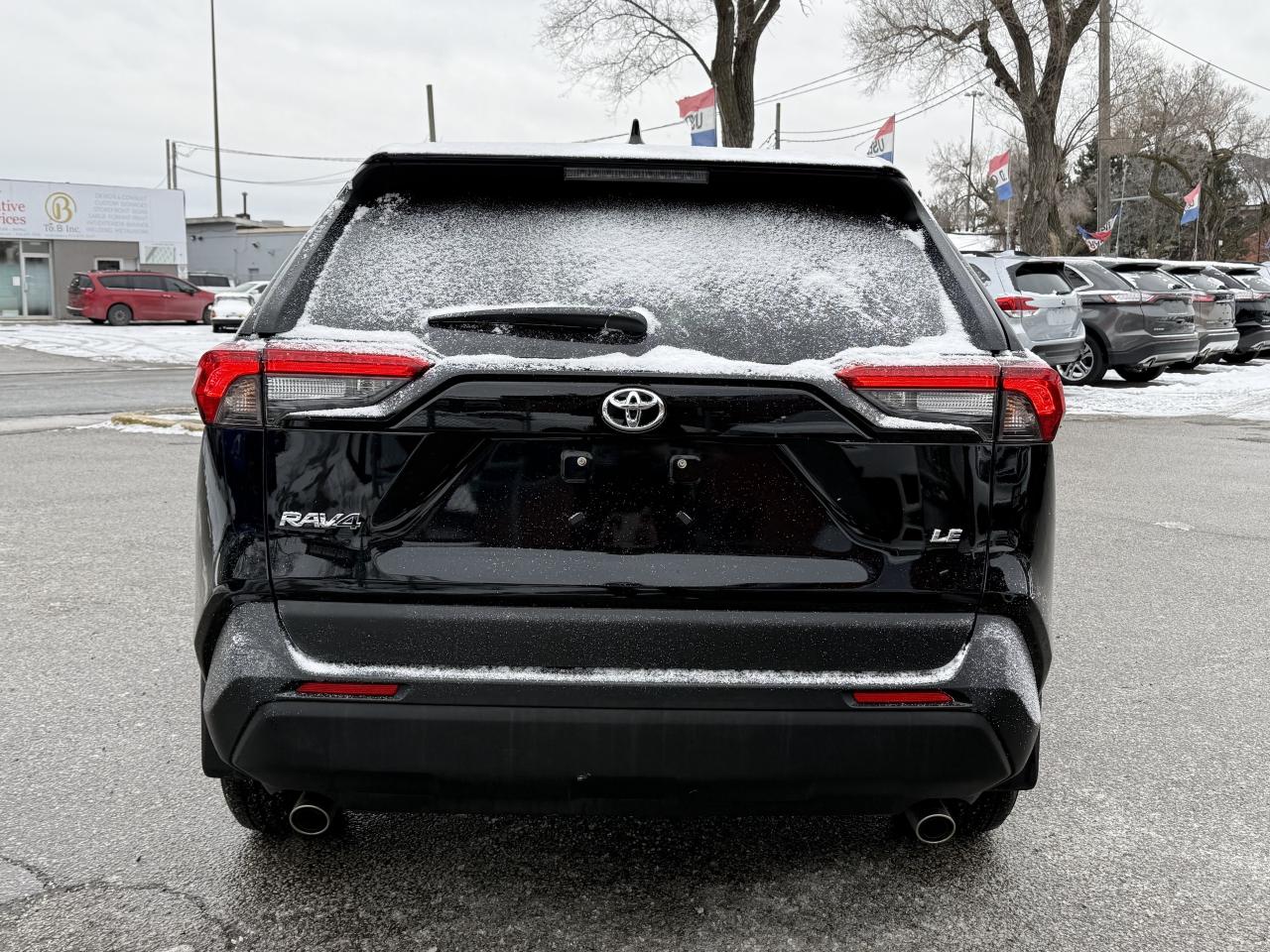 2022 Toyota RAV4 LE l FWD l One Owner l Toyota Warranty l Low Km l Photo