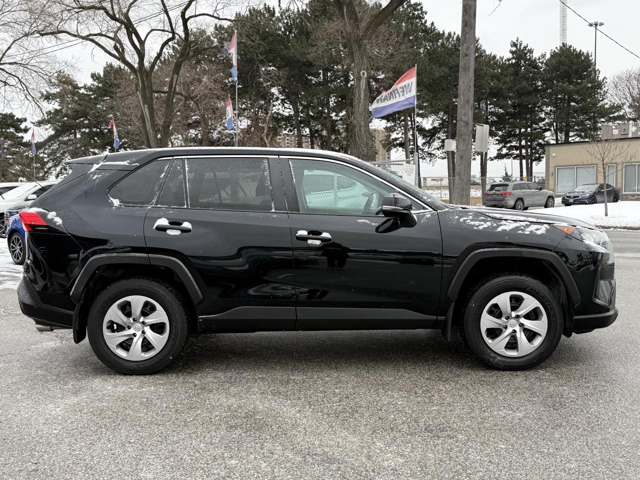 2022 Toyota RAV4 LE l FWD l One Owner l Toyota Warranty l Low Km l Photo