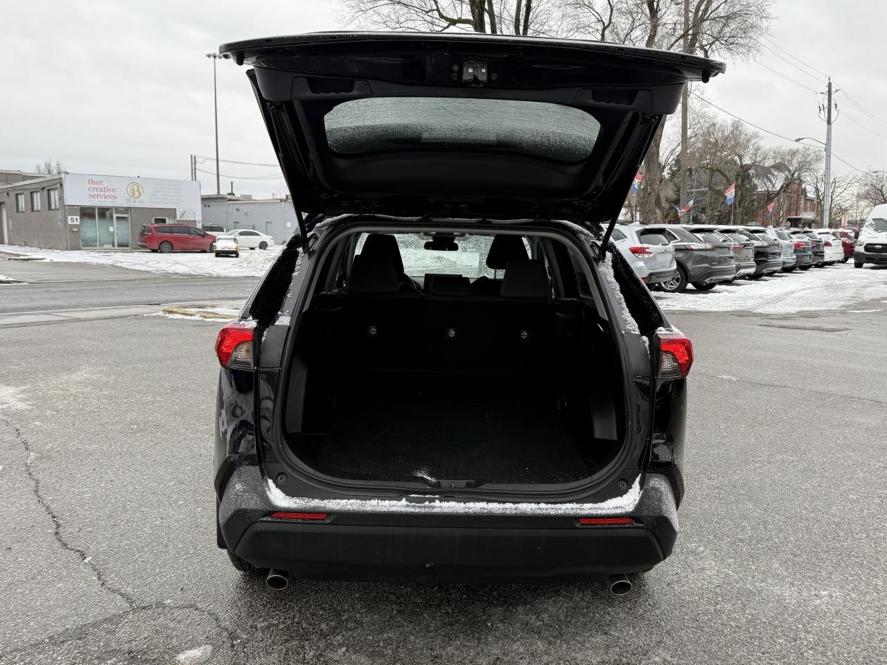 2022 Toyota RAV4 LE l FWD l One Owner l Toyota Warranty l Low Km l Photo