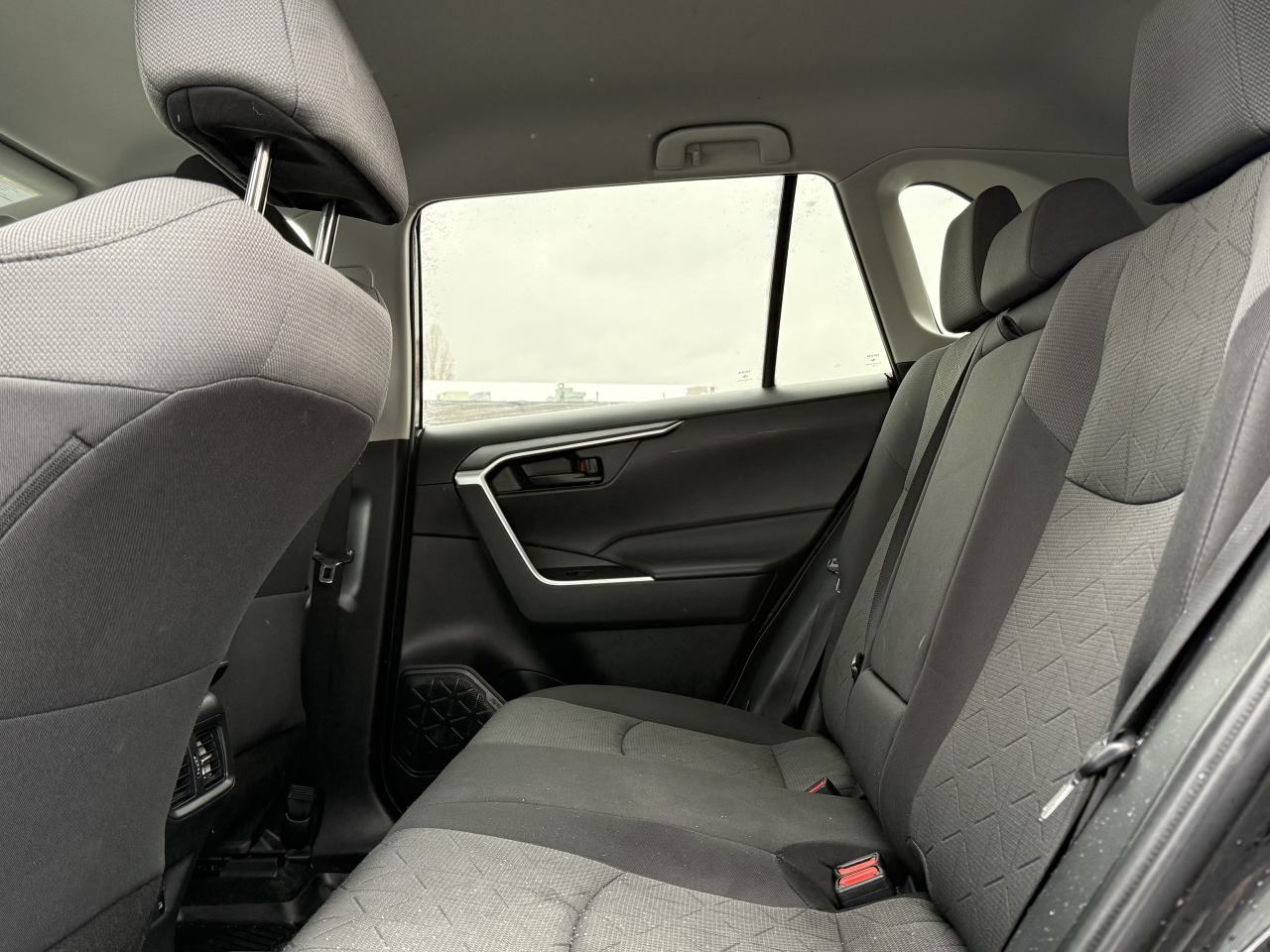 2022 Toyota RAV4 LE l FWD l One Owner l Toyota Warranty l Low Km l Photo