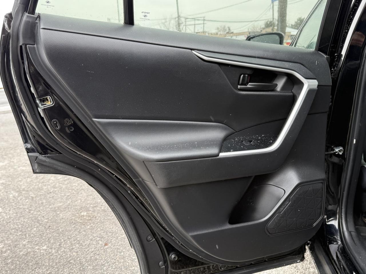 2022 Toyota RAV4 LE l FWD l One Owner l Toyota Warranty l Low Km l Photo