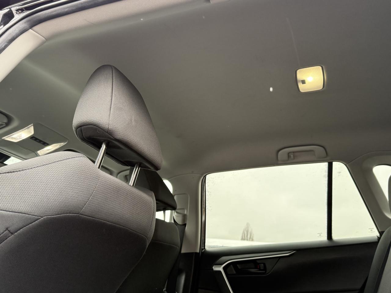 2022 Toyota RAV4 LE l FWD l One Owner l Toyota Warranty l Low Km l Photo