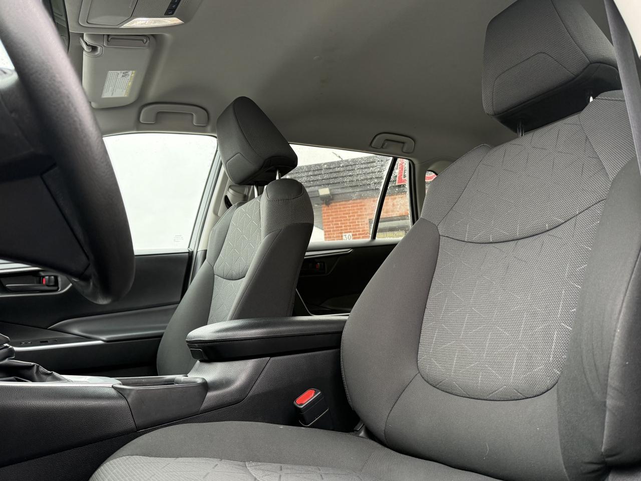 2022 Toyota RAV4 LE l FWD l One Owner l Toyota Warranty l Low Km l Photo