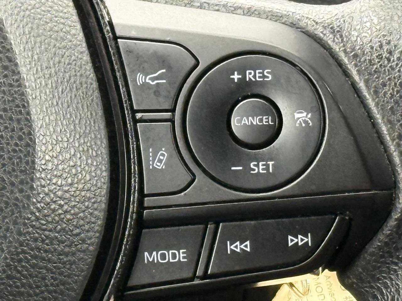 2022 Toyota RAV4 LE l FWD l One Owner l Toyota Warranty l Low Km l Photo