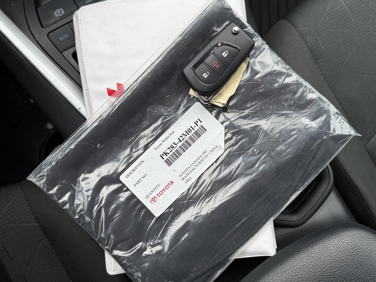 2022 Toyota RAV4 LE l FWD l One Owner l Toyota Warranty l Low Km l Photo