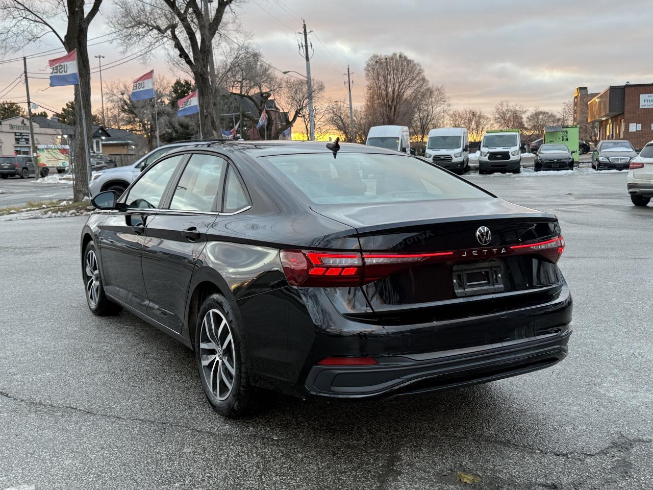 2025 Volkswagen Jetta No Accidents l FWD l 2.0 l VW Warranty l LikeNew l Photo