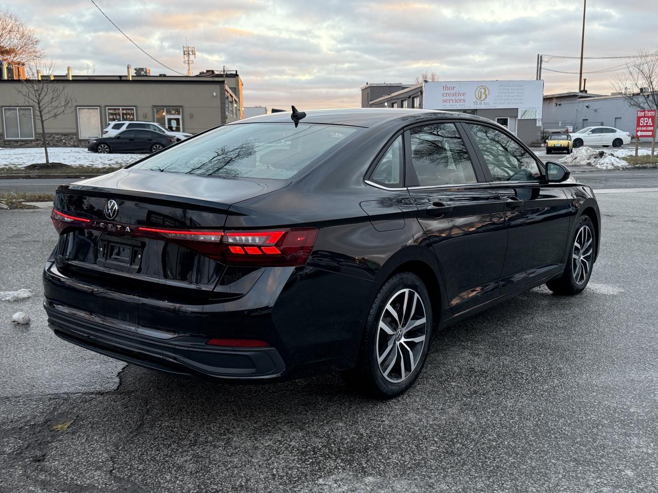 2025 Volkswagen Jetta No Accidents l FWD l 2.0 l VW Warranty l LikeNew l Photo