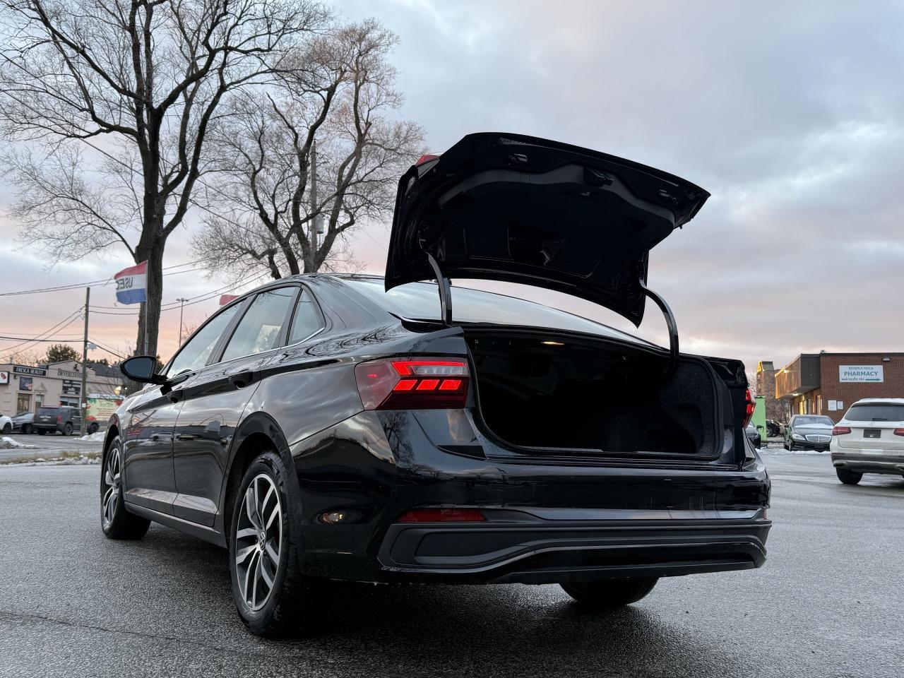 2025 Volkswagen Jetta No Accidents l FWD l 2.0 l VW Warranty l LikeNew l Photo