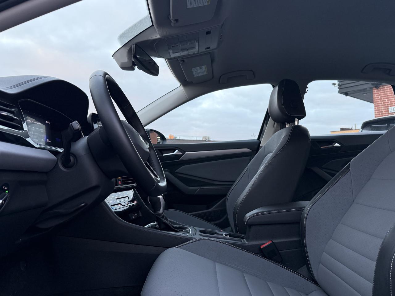 2025 Volkswagen Jetta No Accidents l FWD l 2.0 l VW Warranty l LikeNew l Photo