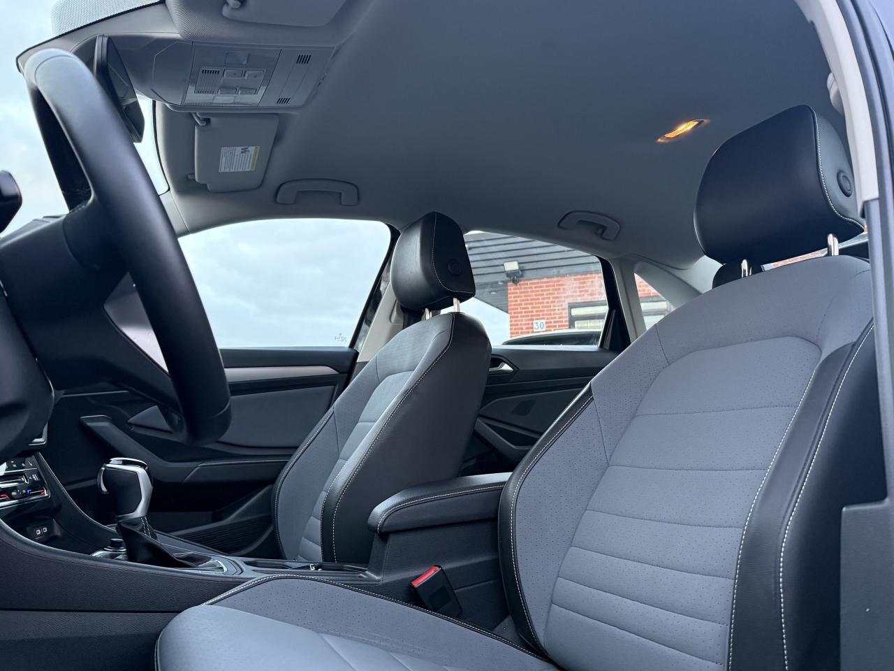 2025 Volkswagen Jetta No Accidents l FWD l 2.0 l VW Warranty l LikeNew l Photo