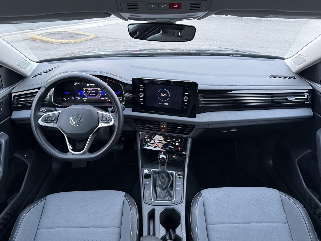 2025 Volkswagen Jetta No Accidents l FWD l 2.0 l VW Warranty l LikeNew l Photo