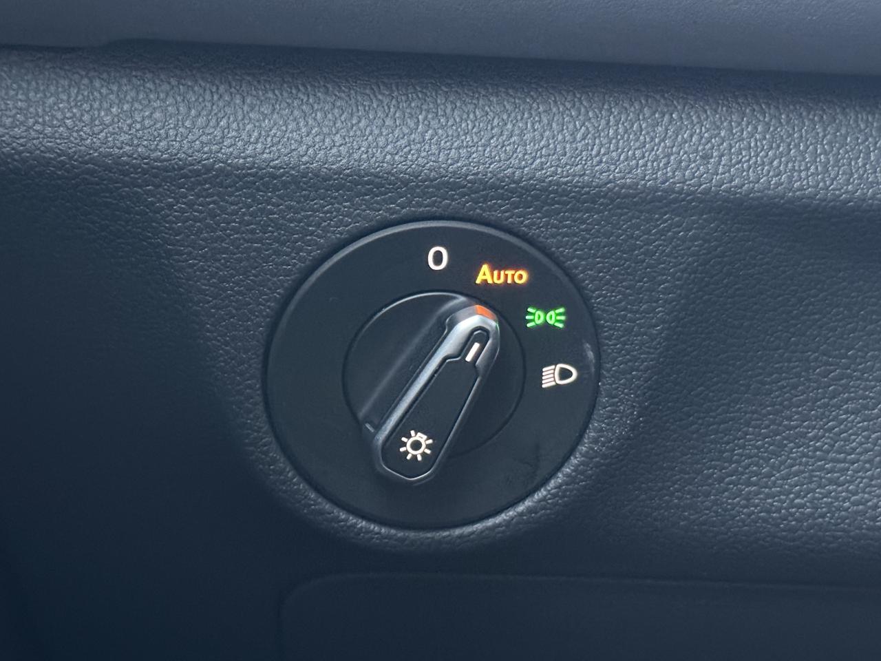 2025 Volkswagen Jetta No Accidents l FWD l 2.0 l VW Warranty l LikeNew l Photo