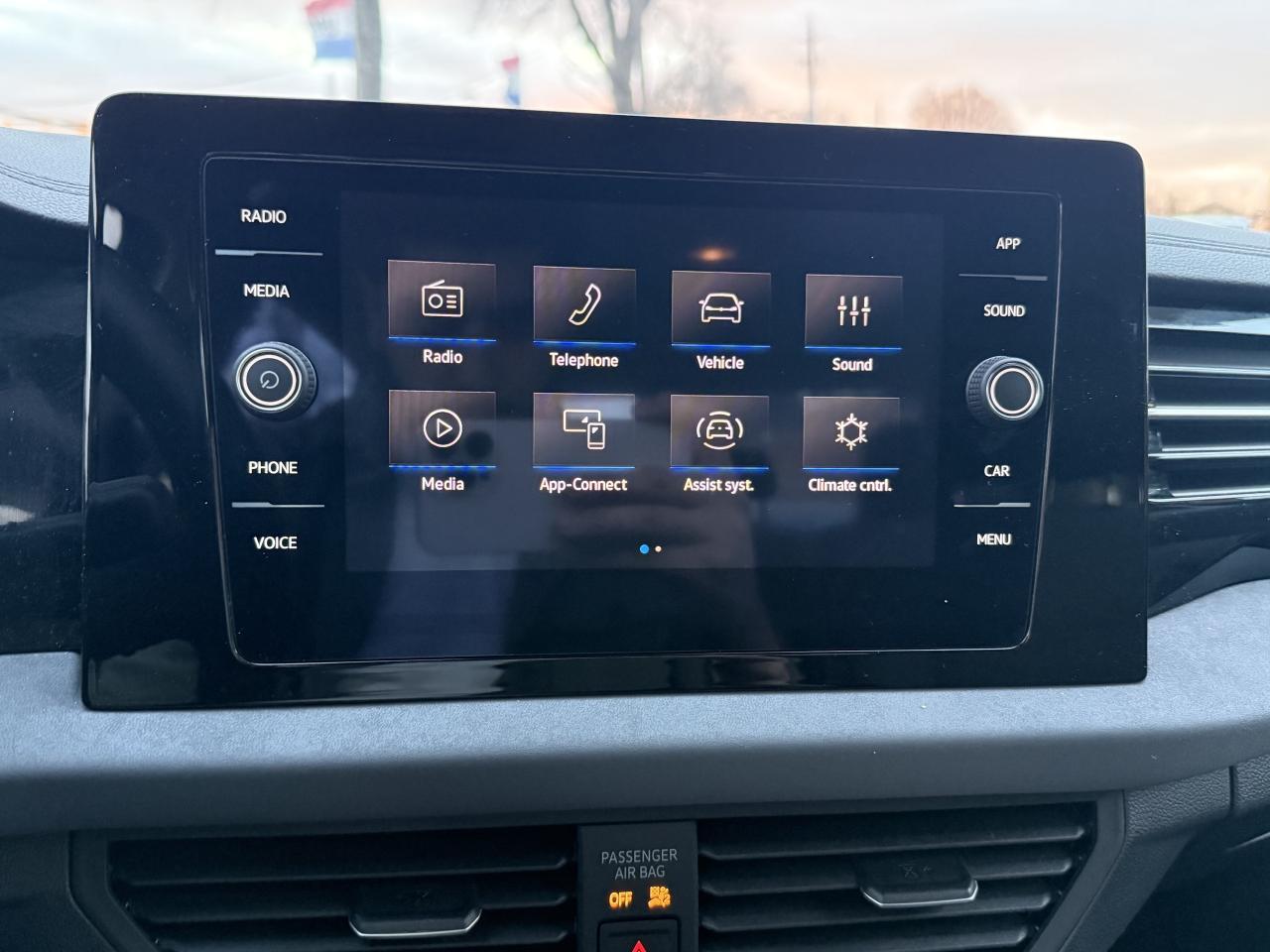 2025 Volkswagen Jetta No Accidents l FWD l 2.0 l VW Warranty l LikeNew l Photo