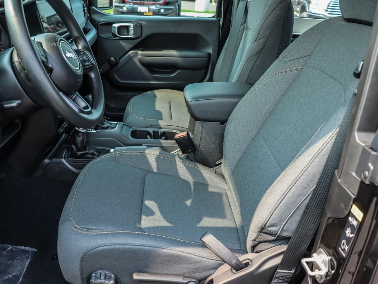 2024 Jeep Wrangler SPORT Photo