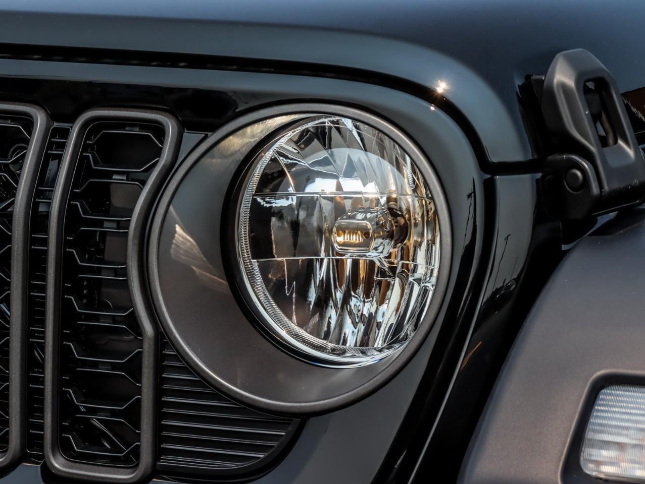 2024 Jeep Wrangler SPORT Photo