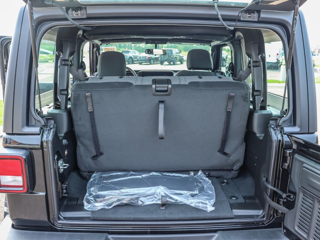 2024 Jeep Wrangler SPORT Photo