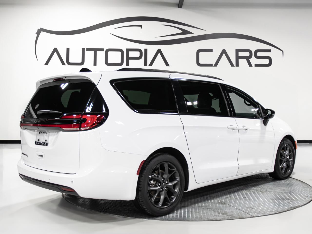 2024 Chrysler Pacifica TOURING-L FWD CARPLAY REAR VIEW CAMERA PANORAMIC Photo