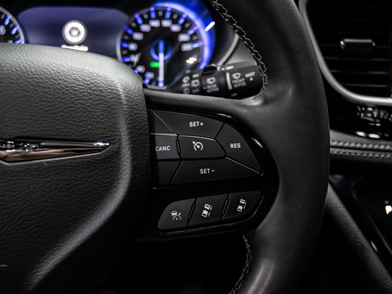 2024 Chrysler Pacifica TOURING-L FWD CARPLAY REAR VIEW CAMERA PANORAMIC Photo