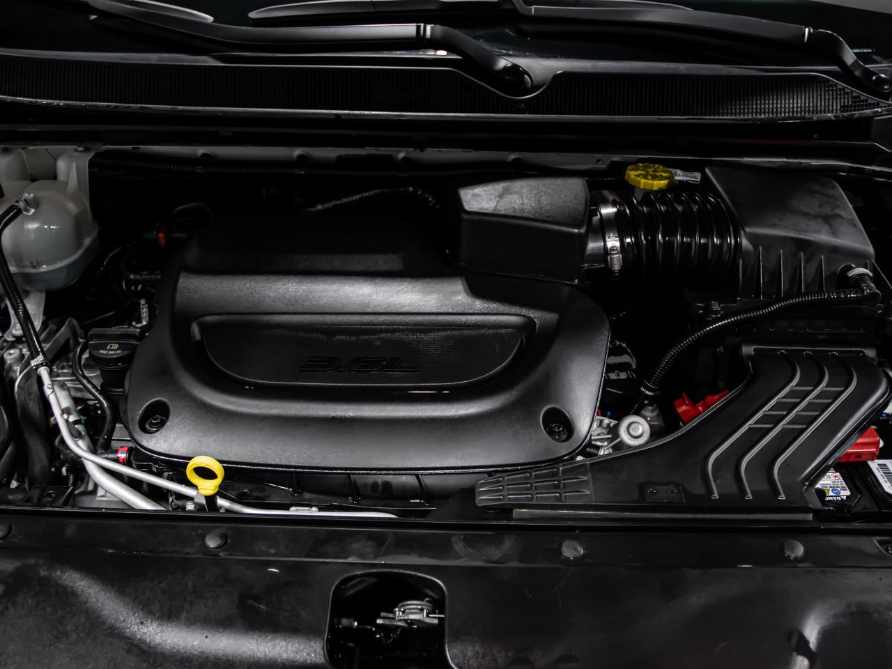 2024 Chrysler Pacifica TOURING-L FWD CARPLAY REAR VIEW CAMERA PANORAMIC Photo