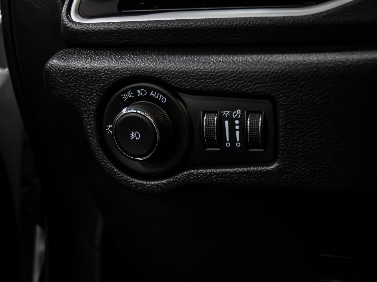 2024 Chrysler Pacifica TOURING-L FWD CARPLAY REAR VIEW CAMERA PANORAMIC Photo