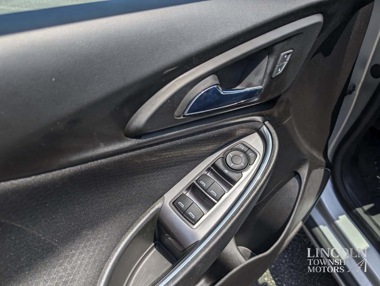 2020 Chevrolet Malibu LT-RMT START, CLEAN CARFAX, APPLE CARPLAY, WINTERS Photo