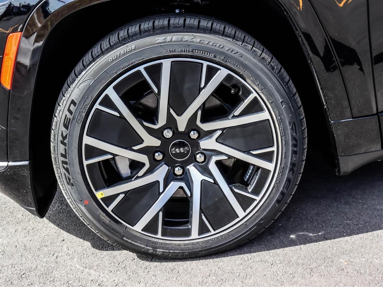 2025 Jeep Wagoneer S  Photo